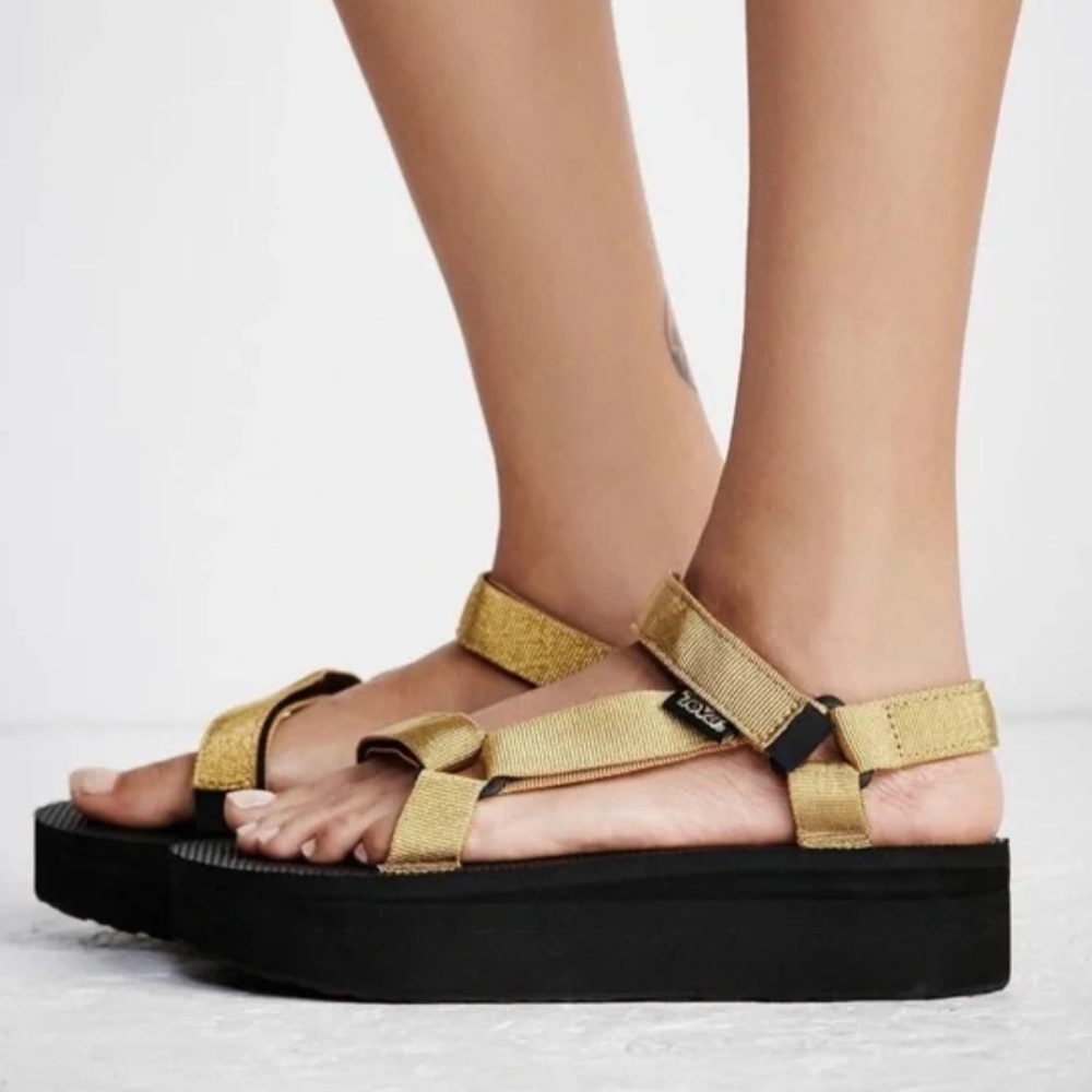 Teva Platfrom - Gold metallic - women’s 9